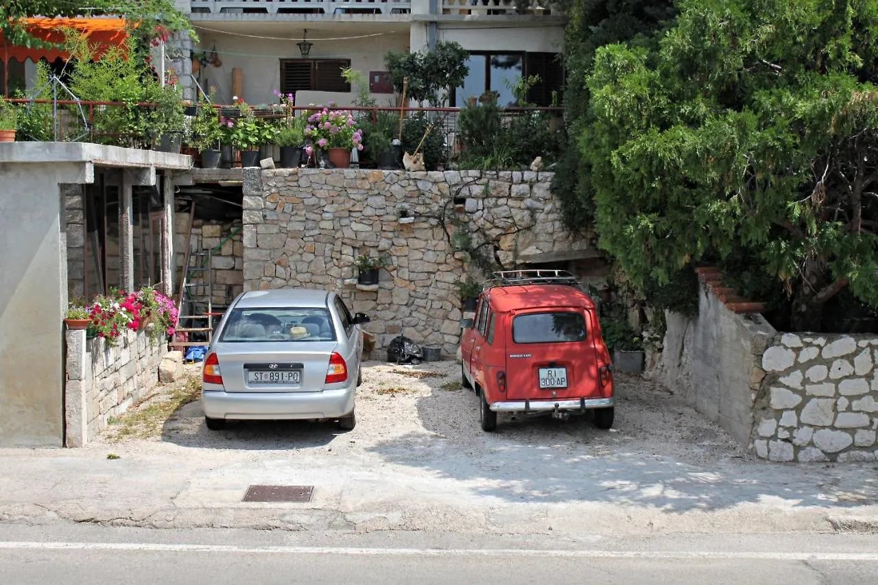 Apartments with a parking space Novi Vinodolski - 5582