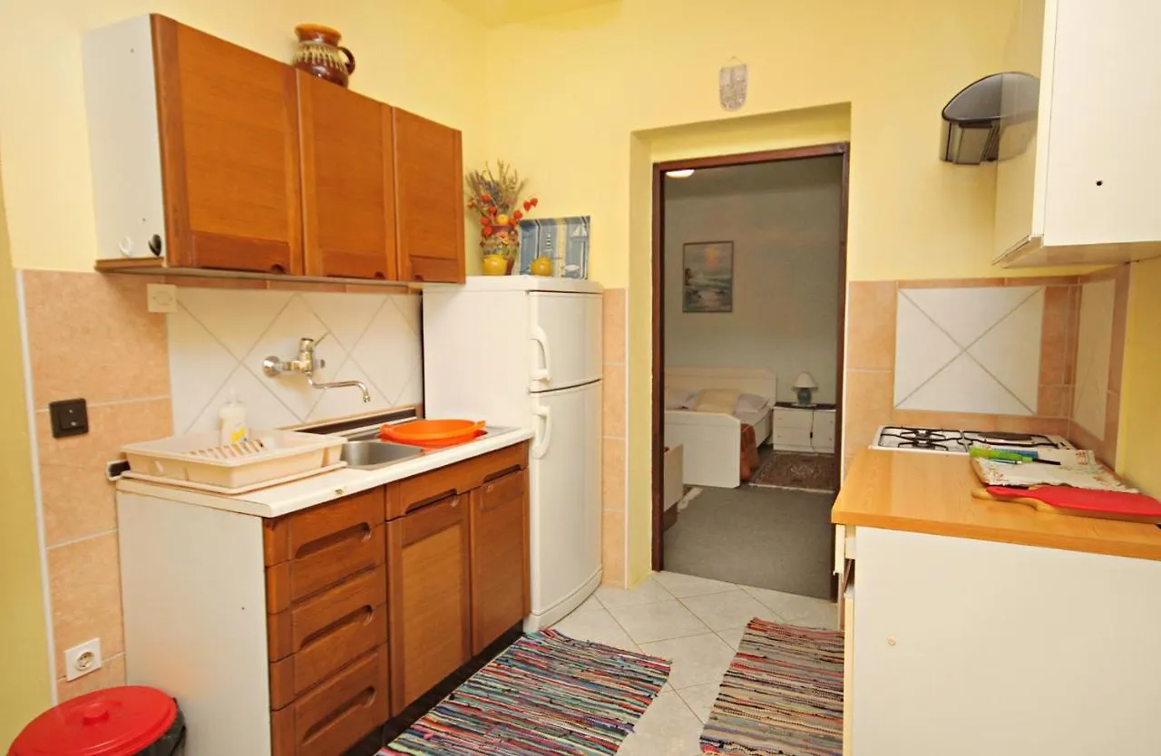 Apartments With A Parking Space Novi Vinodolski - 5582 Croácia