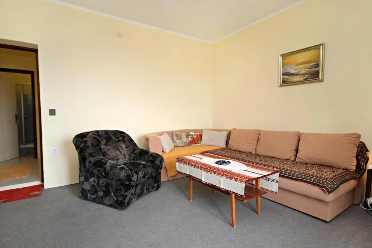 Apartments With A Parking Space Novi Vinodolski - 5582 0*,