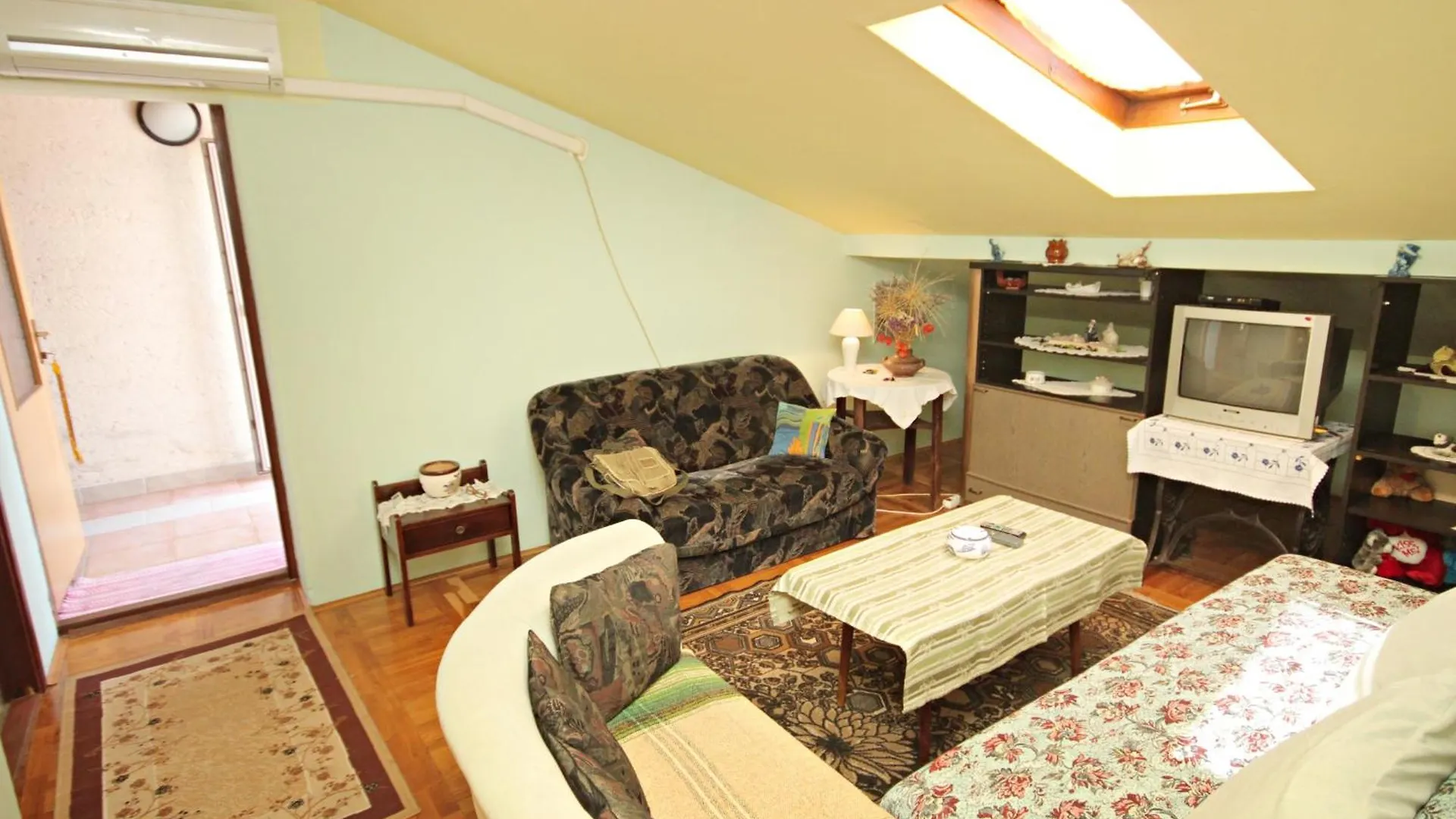 Apartments with a parking space Novi Vinodolski - 5582 Chorwacja